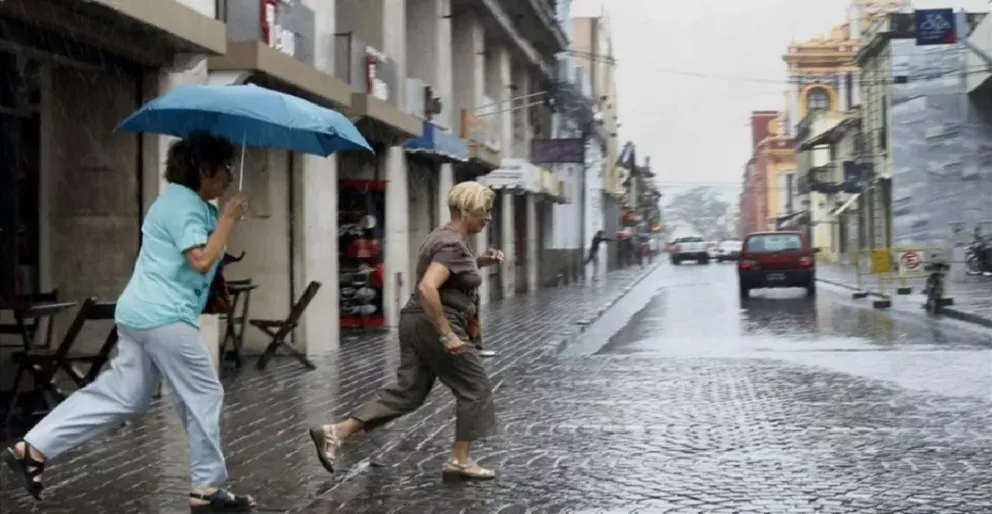Llegaron las lluvias: cayó granizo en la zona norte de la capital salteña