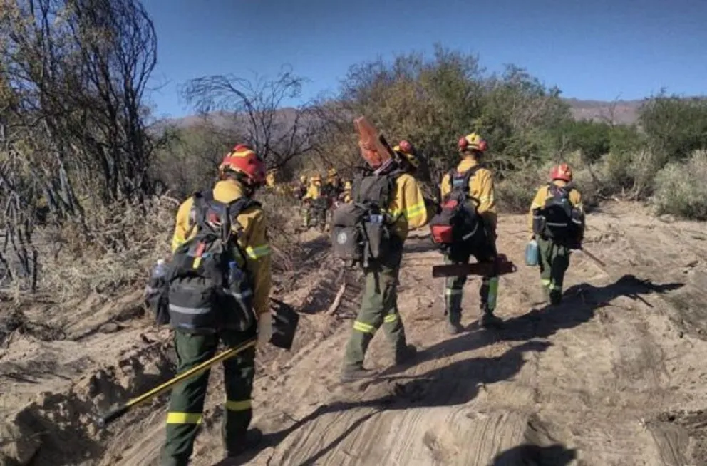 Incendio en Cafayate: siguen los trabajos de control del fuego en la zona afectada
