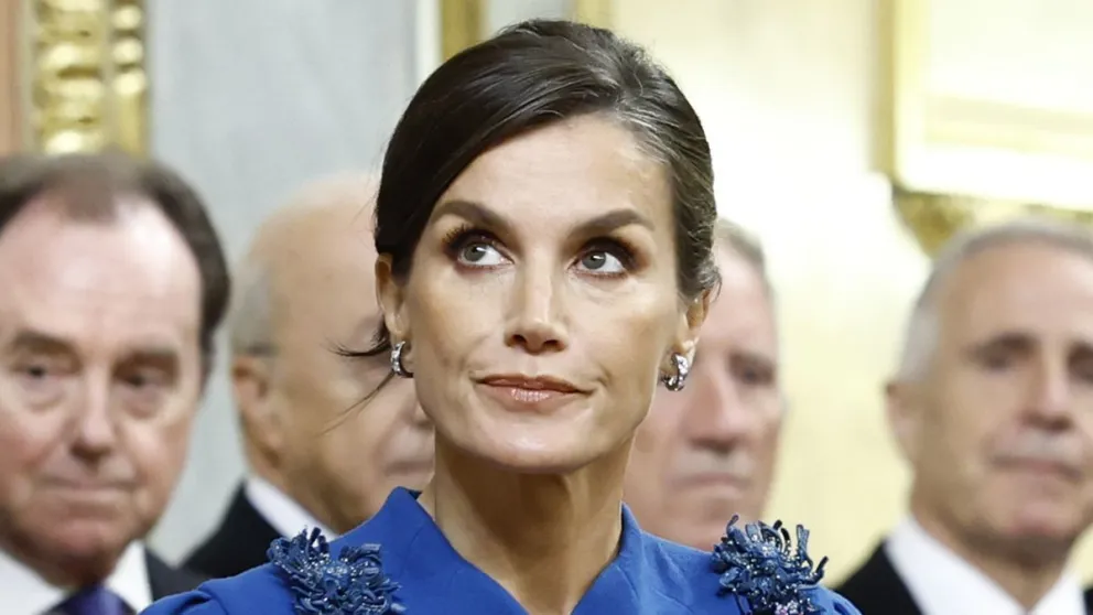 Los momentos de “trágame tierra” de la reina Letizia durante la jura de la Constitución de Leonor