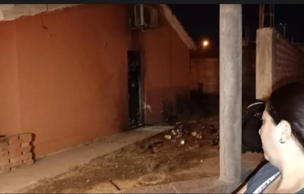 Tremendo incendio en una casa de General Güemes: guardaban bidones con combustible