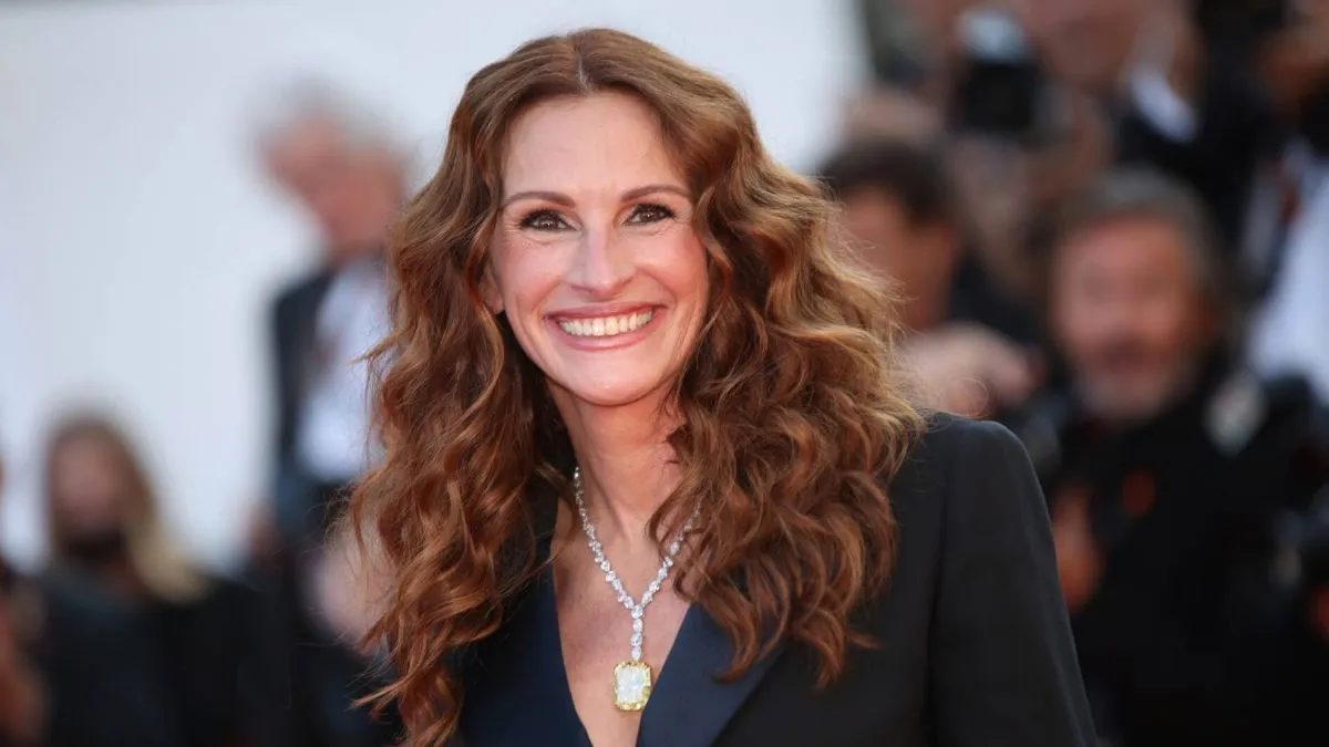 JULIA ROBERTS
