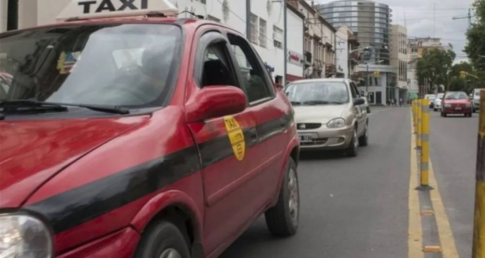 La AMT define la nueva tarifa para taxis y remises en Salta: de cuánto sería el aumento 