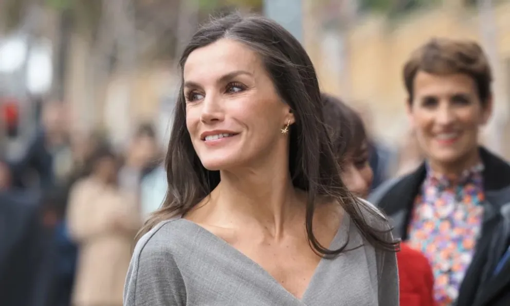Dos décadas de moda real: Los looks más impresionantes de la Reina Letizia en el aniversario de su última aparición en televisión