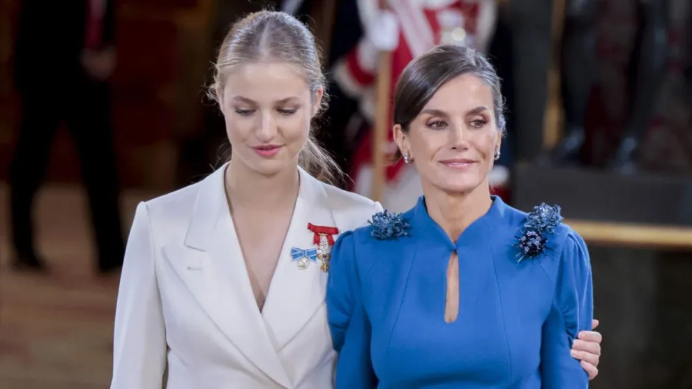 La polémica reacción de la Reina Letizia al ver a otra mujer usando su mismo look