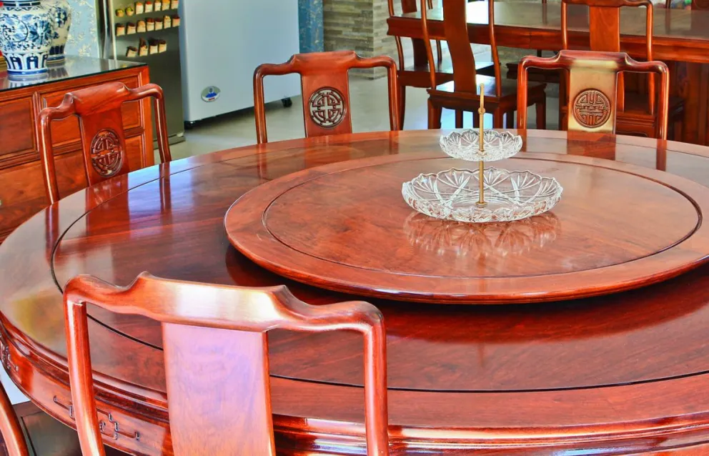 De acuerdo al Feng Shui esta es la mesa perfecta para poner en tu comedor