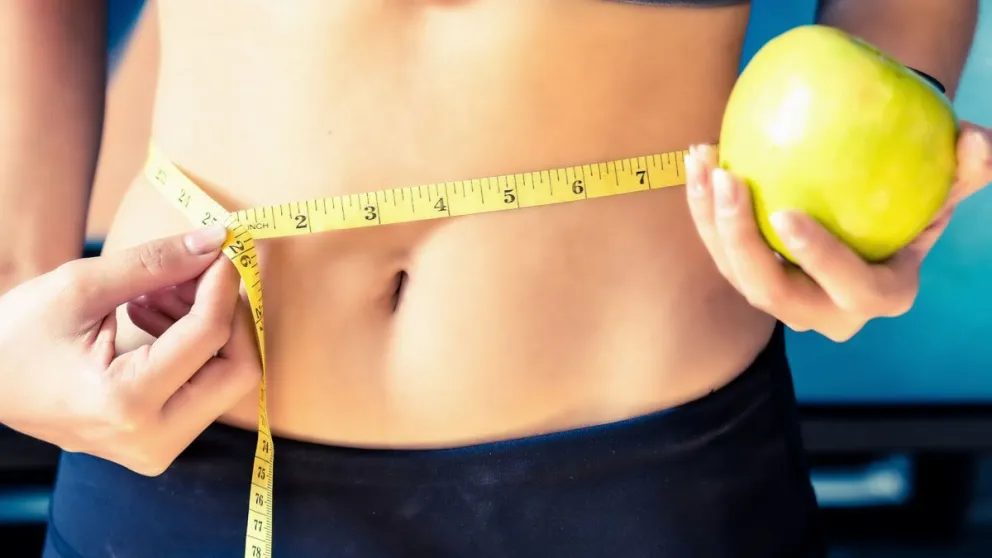 Tres hábitos muy sencillos para bajar de peso y llegar al verano sin kilos de más
