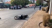 Accidente en Avenida Arenales: interrumpen el tráfico tras el choque de una motocicleta y un auto