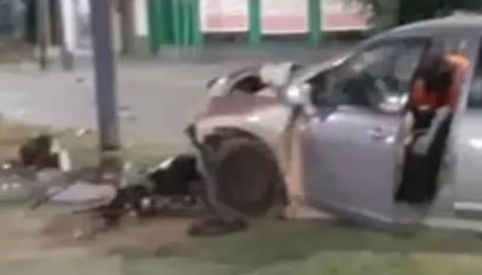 Salteña conducía ebria, chocó contra un poste y quiso fugarse con un arma de fuego encima
