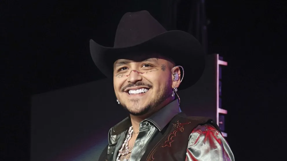 La insólita y divertida maniobra que usó Christian Nodal para ocultar el rostro de su pequeña hija