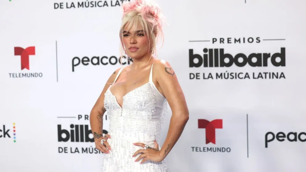 Karol G confesó que fue obligada a operarse los pechos por esta espantosa razón