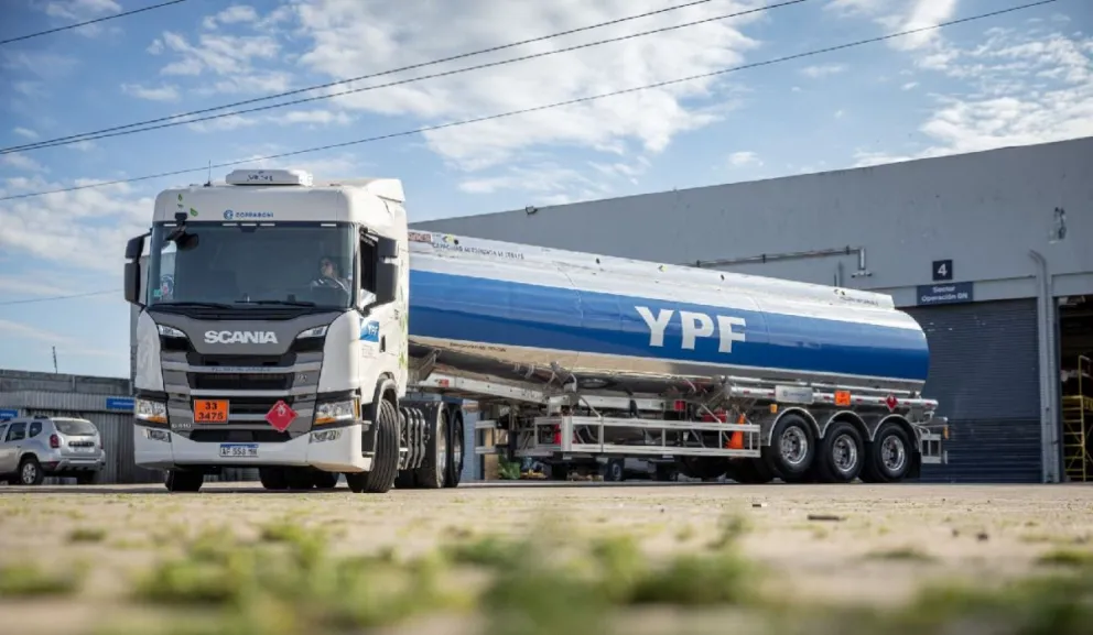 Aduana negó que el combustible que sale hacia Bolivia sea argentino 