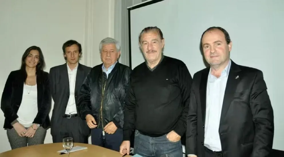 De cara al balotaje, más de 200 dirigentes de la UCR se pronunciaron en contra de Javier Milei
