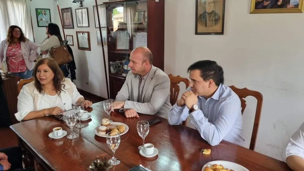 Después de muchas idas y vueltas, comenzó la transición entre Yolanda Vega y Enrique Borelli