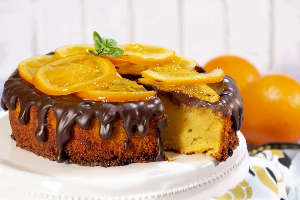 Te damos la receta para hacer una esponjosa tarta de naranja húmeda