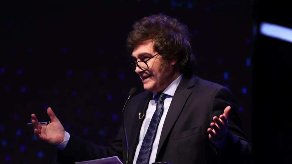 Javier Milei cuestionó a Massa: "Están los videos de cuando eras joven y querías arancelar la universidad"