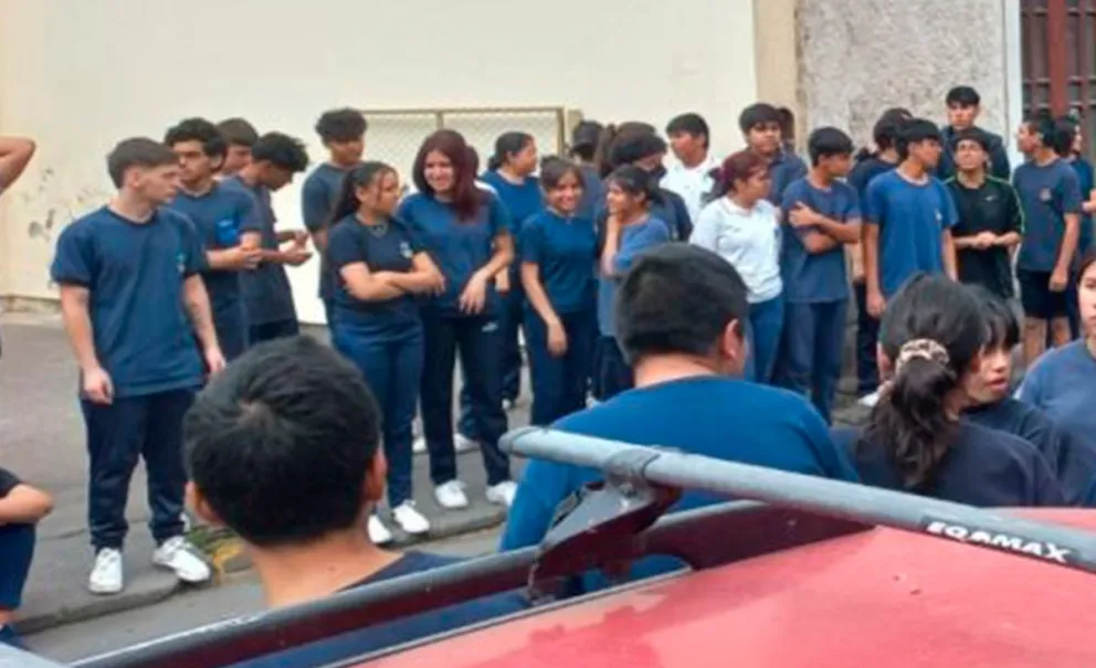 Una alumna chocó con un remis en una carrera de bicis organizada por un colegio del centro salteño