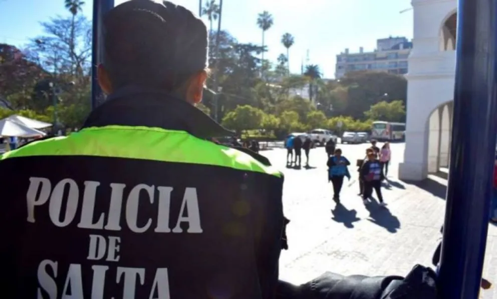 Brutal accidente en zona oeste: un auto terminó dentro de un canal