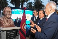 Conmemoraron los 40 años de democracia con bustos de Raúl Alfonsín y Roberto Romero en la Legislatura salteña