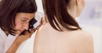 Campaña de detección de cáncer de piel: especialista del hospital del Milagro expuso las señales claves