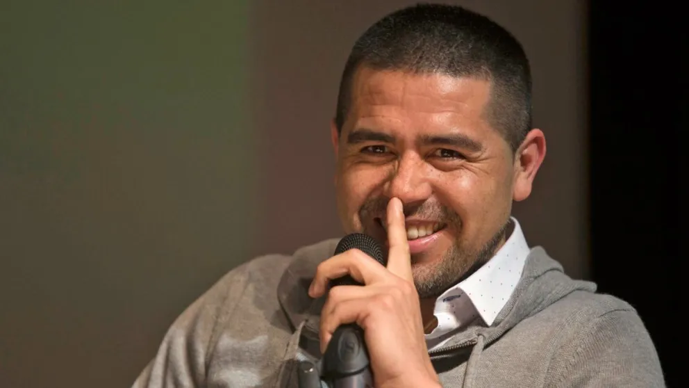 Elecciones en Boca Juniors: Juan Román Riquelme presentó su candidatura e irá contra Mauricio Macri