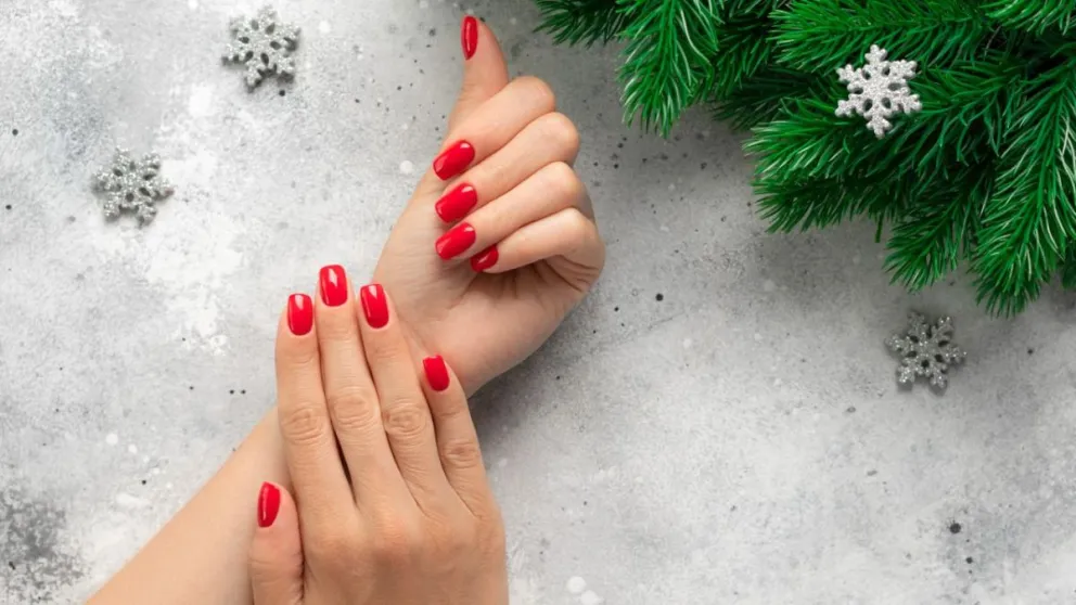 Aprendé a hacer estos delicados diseños de nail art, para lucir uñas impecables en Navidad