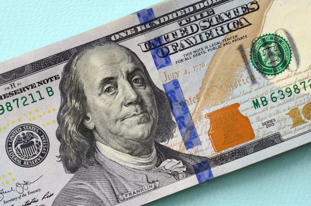 Se acabó el congelamiento del dólar oficial: trepó a $353 y se reactiva la devaluación