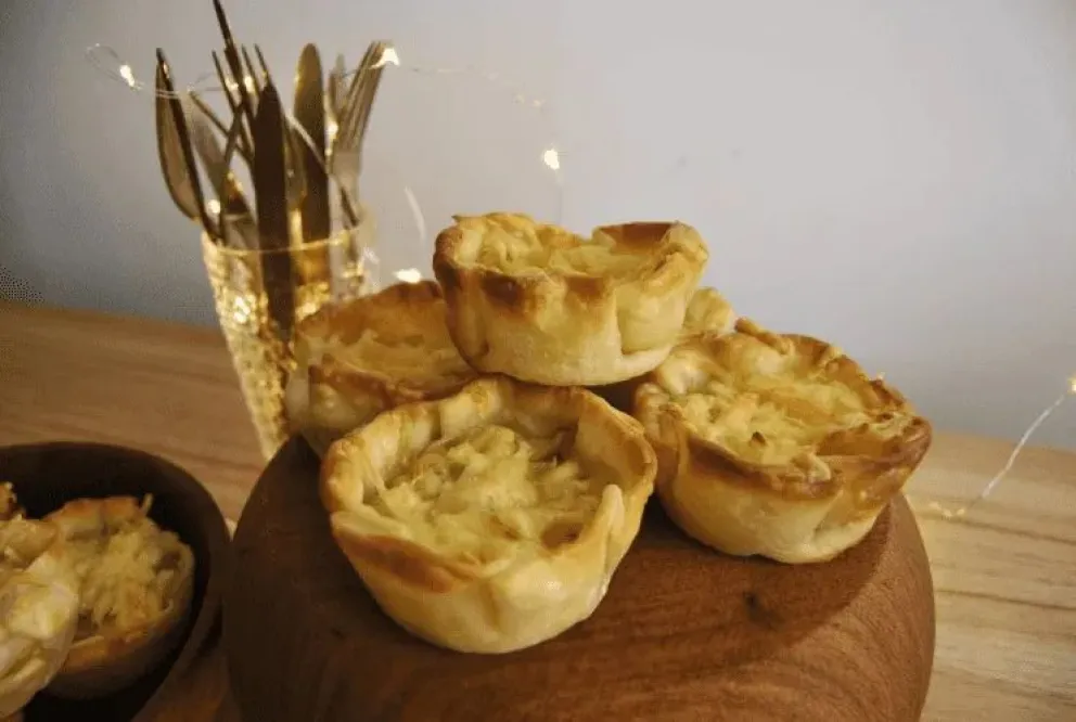 Canastitas de cebolla y queso: una receta práctica y deliciosa para sacarte de apuros