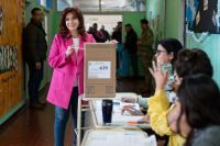 Balotaje 2023| Votó Cristina Fernández de Kirchner y destacó el valor de las elecciones: "Si la gente se expresa, vale la pena"