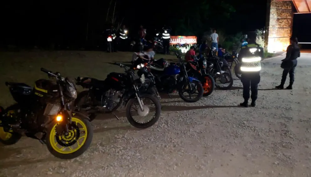 Salteños corrían picadas en cercanías de la Virgen del Cerro y les secuestraron las motos