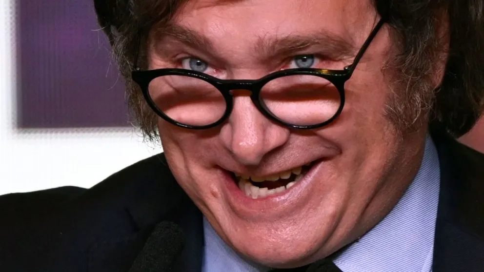 Un analista examinó la comunicación no verbal de Javier Milei después de ganar: dio este veredicto impactante