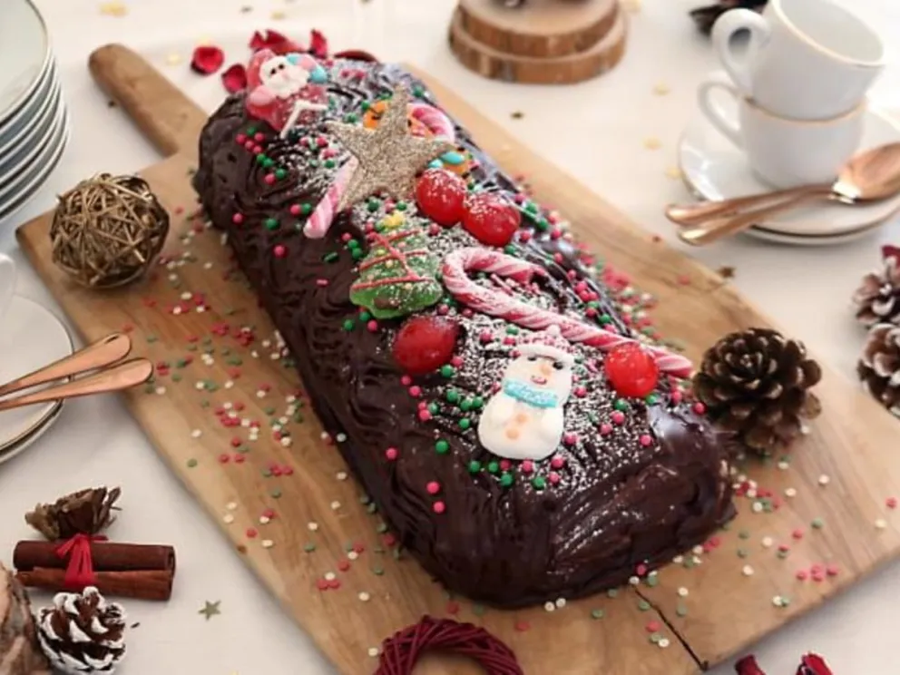 Delicioso y sin complicaciones: así puedes preparar un rico tronco navideño de chocolate