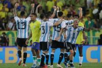 Noche histórica para Argentina en el Maracaná: ganó frente a Brasil y escaló a lo más alto de la tabla
