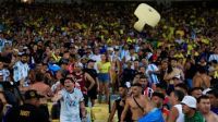 Tras los graves disturbios en el partido Brasil vs. Argentina: la FIFA evalúa posibles castigos y sanciones