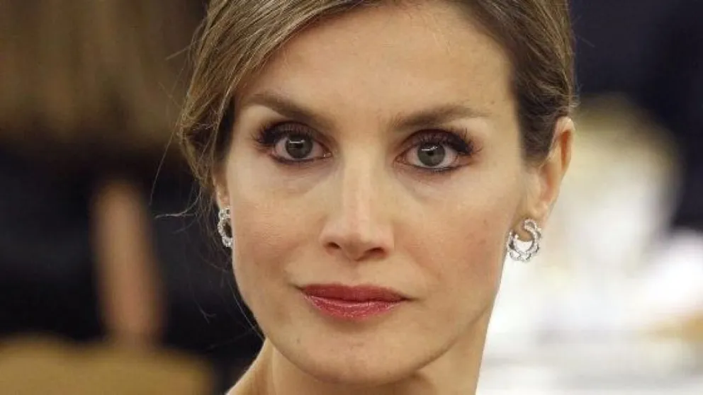 La mirada desafiante de la reina Letizia al ver al rey Felipe saludando a otra mujer