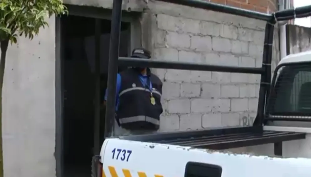 Allanamientos y detenciones en Villa Asunción: secuestraron armas de fuego tras pelea entre bandas