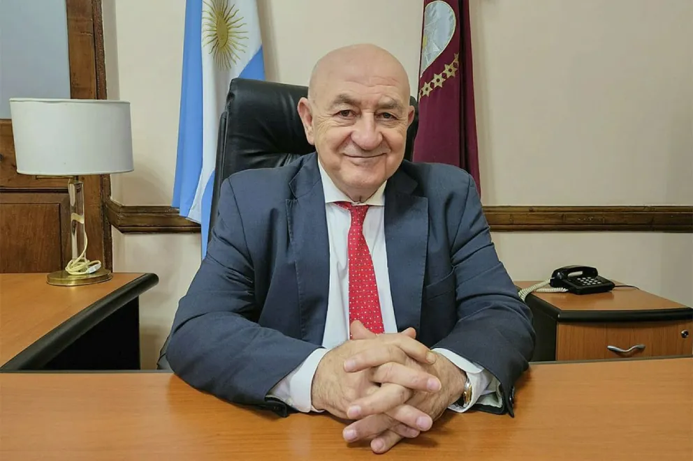 Tras 24 años al frente del Senado salteño, Mashur Lapad seguirá en la vicepresidencia otro periodo más 