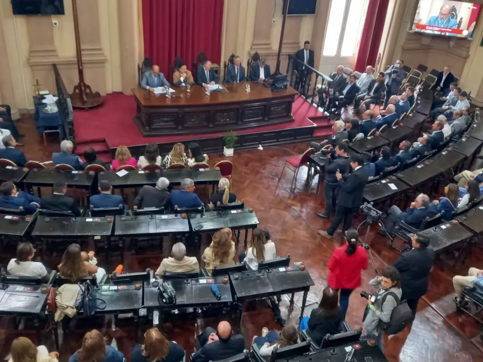 Asumen los senadores salteños electos: seguí EN VIVO el acto 
