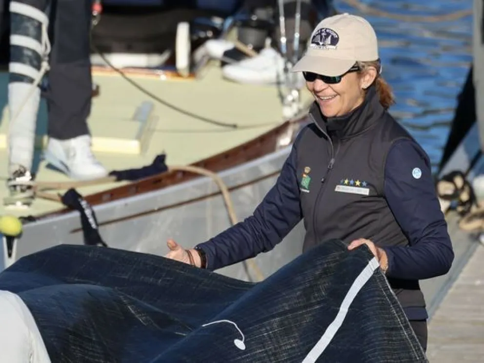 La infanta Elena llegó a Sanxenxo para desafiar a Juan Carlos I en la regata: así fue su increíble encuentro