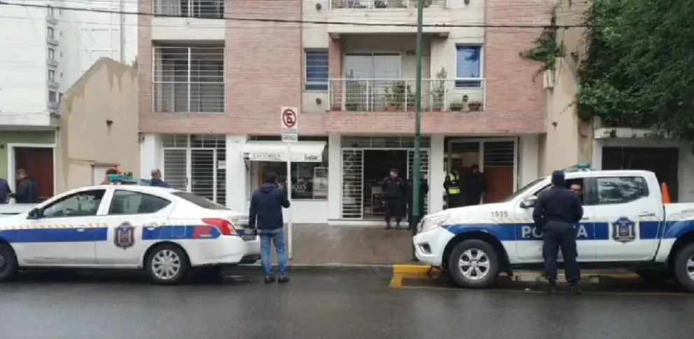 Tragedia en el macrocentro: revelaron la edad de la mujer que murió tras caer del octavo piso de un edificio