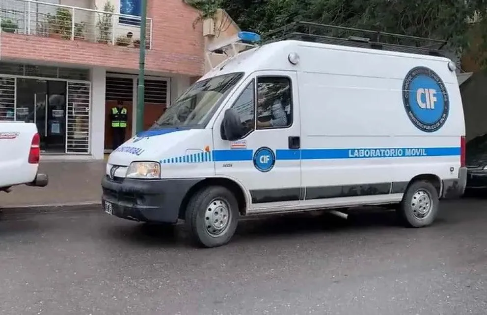 Una mujer murió en un restaurante de la Avenida Bicentenario: revelaron las causas del deceso
