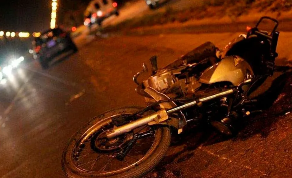 Un salteño atropelló con su auto a su expareja y a otro joven en el macrocentro 