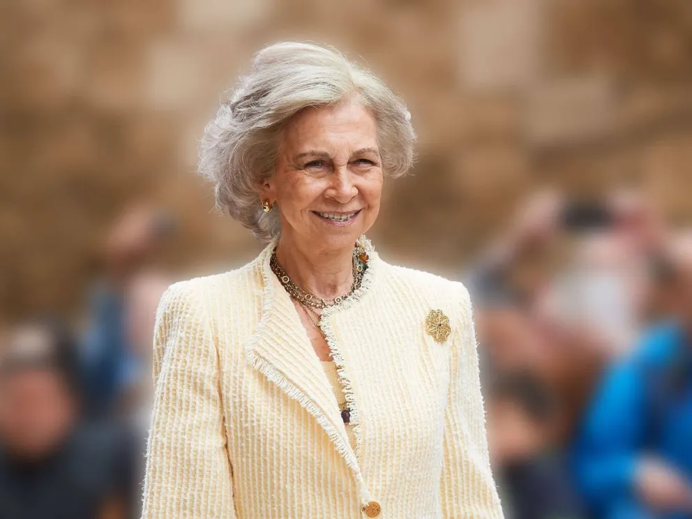 Itinerario no oficial: la reina Sofía desembarcó en Portugal mientras  el resto está en Galicia