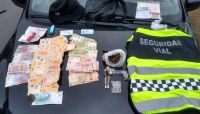 Avenida Paraguay: una pareja fue detenida con 140 dosis de droga ocultas en su auto