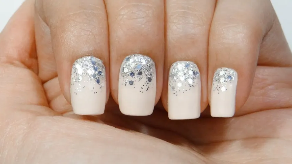Deslumbrante tendencia de brillo: descubrí tres hermosos estilos de nail art que no dejarán de usarse