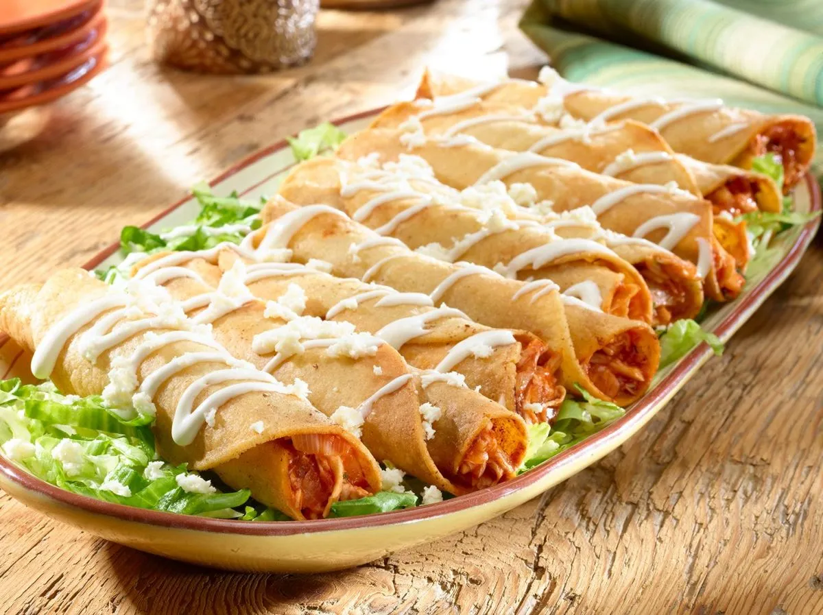 TACOS DORADOS RELLENOS DE POLLO