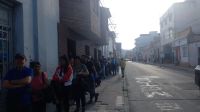 Largas filas en las oficinas de ANSES en Salta tras el feriado por el Día del Trabajador Previsional