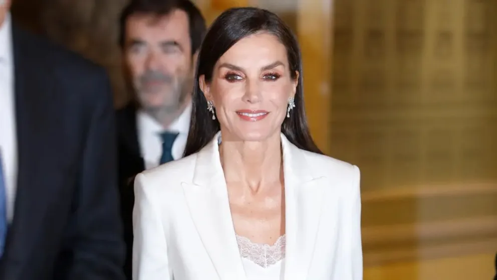 El inesperado accidente de la reina Letizia en la gala del Premio Francisco Cerecedo: pensó que nadie la vio