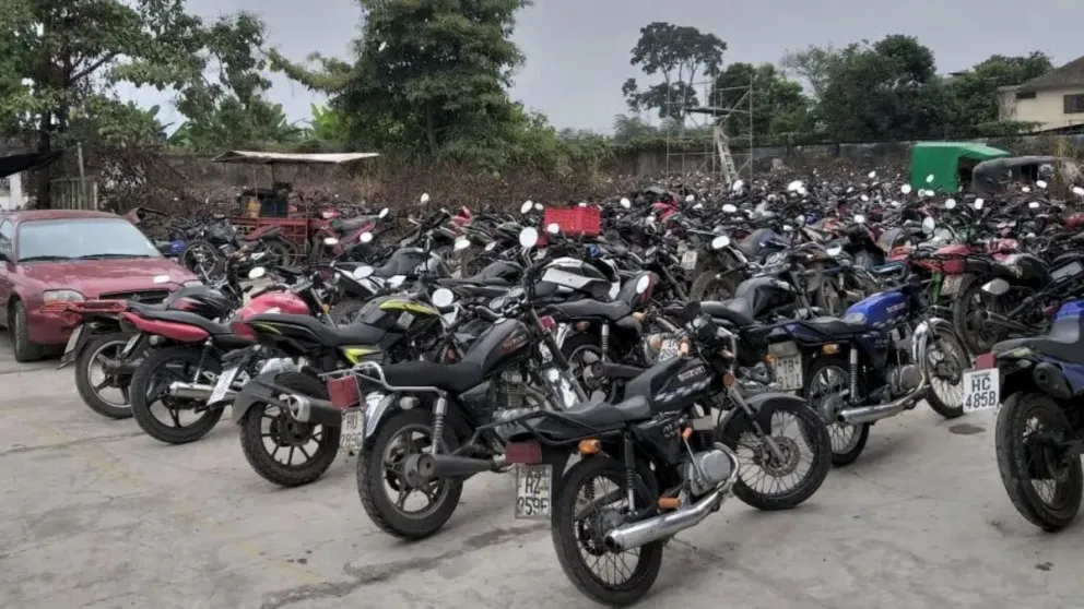 Motos