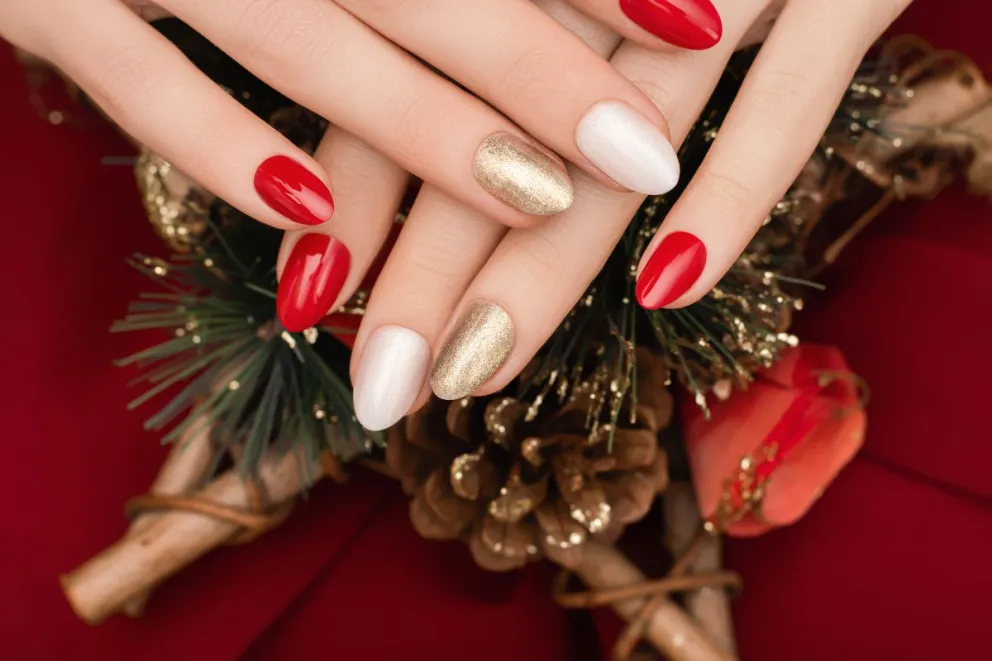 Nail art con luces, la increíble tendencia que va a arrasar en Navidad: descubrí cómo hacerla