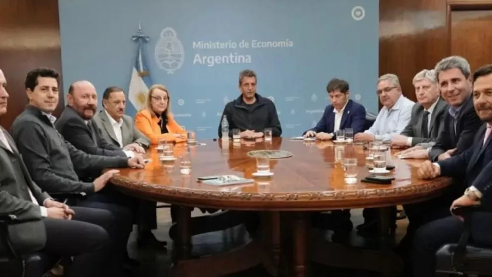 Sergio Massa garantizó ante Gustavo Sáenz y gobernadores de UXP el pago de sueldos y aguinaldos    